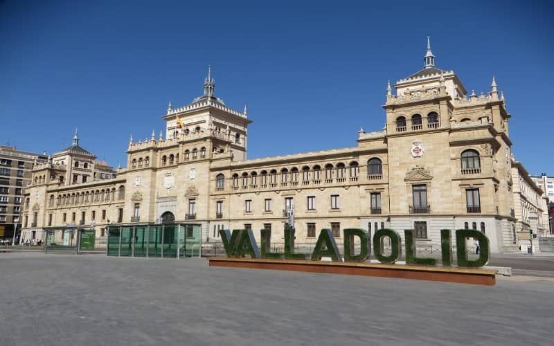 8 hostales para dormir en Valladolid capital barato desde 20€