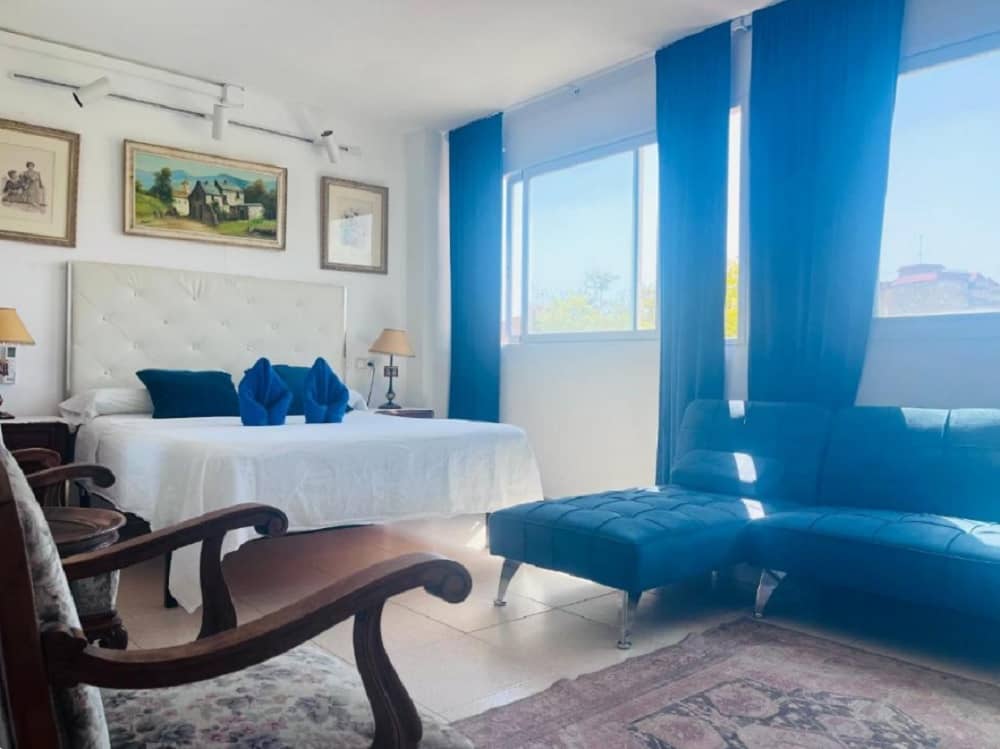 Guest House Arte Alicante a 250 metros playa Postiguet Art House Alicante cerca de estación trenes desde 30€