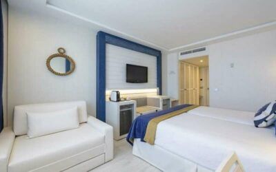 ¿Cuántas habitaciones para minusválidos tiene el Hotel Santos Santemar?
