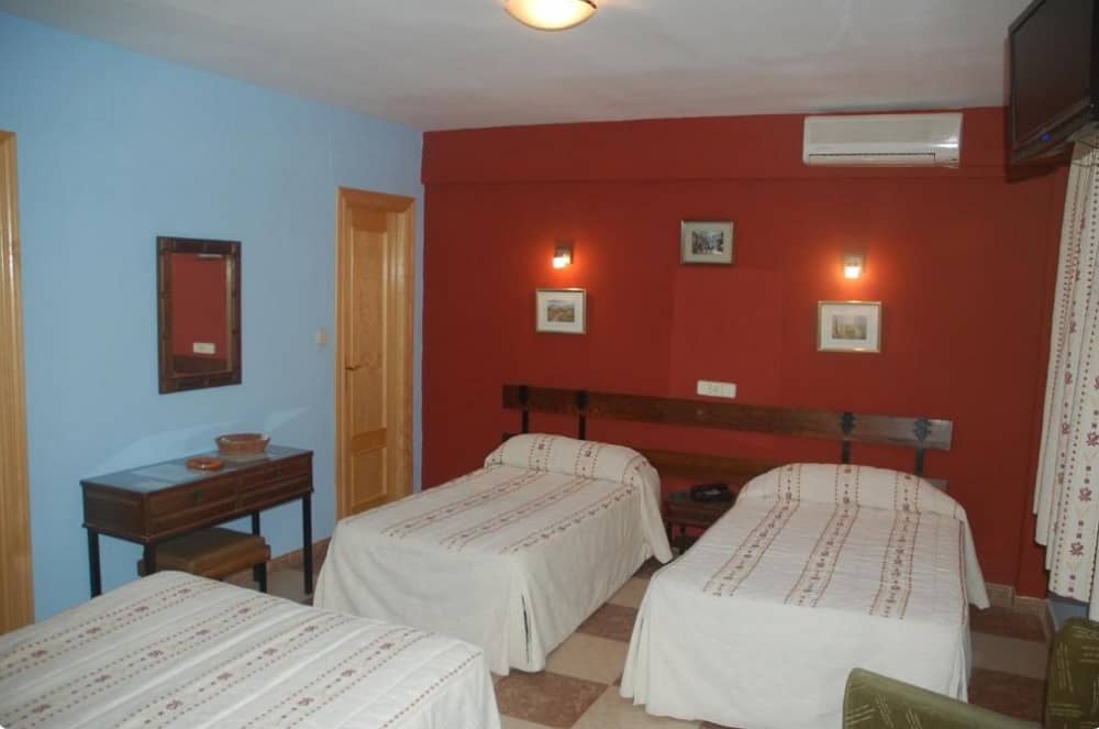 Habitación 3 huéspedes Hostal Residencia Castilla Cuenca 2 estrellas Habitación 3 huéspedes Hostal Residencia Castilla Cuenca 2 estrellas