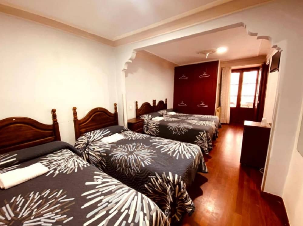 Habitaciones 4 huespedes Pensión del Camino Burgos 3 estrellas Habitaciones 4 huespedes Pensión del Camino Burgos 3 estrellas