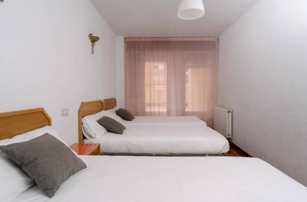 Habitación triple Hostal Arlanzón Burgos 2 estrellas Habitación triple Hostal Arlanzón Burgos 2 estrellas