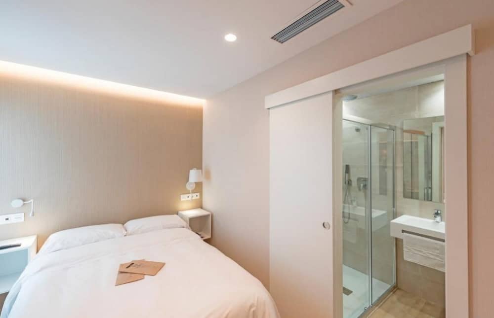 Hostal La Lonja al lado casco antiguo de Alicante Hostal La Lonja al lado del casco antiguo Alicante desde 28€