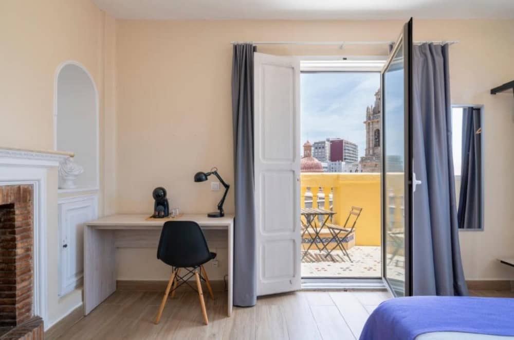Hostal Purple Nest Valencia Plaza de Tetuan desde 12 euros