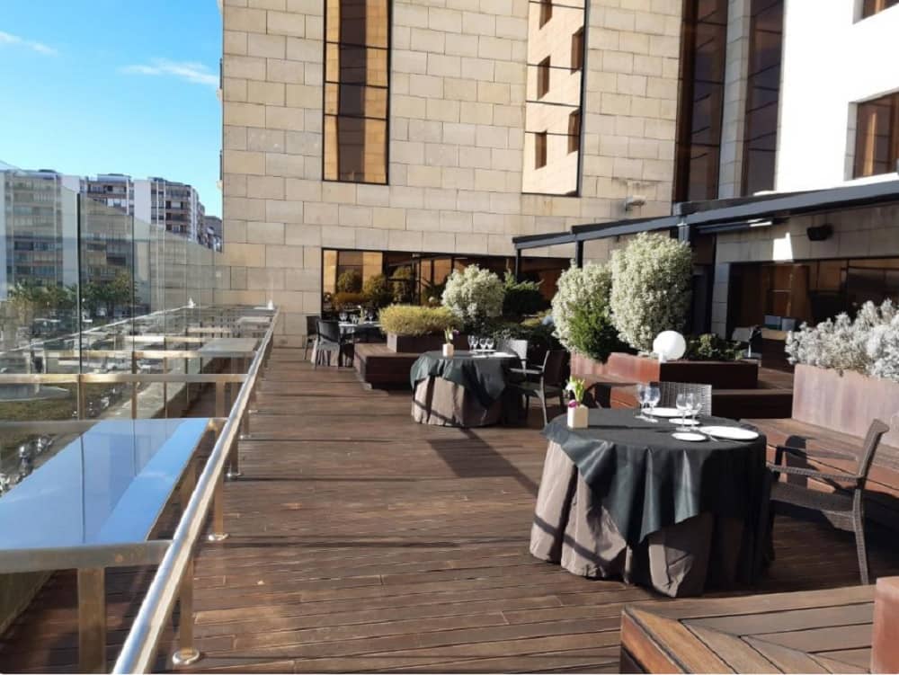 Terraza exterior con vistas Hotel Bahía Santander Booking Terraza exterior con vistas Hotel Bahía Santander Booking